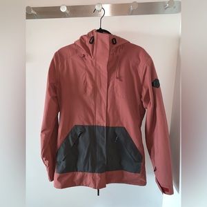 DAKINE- Womens size medium ski/snowboard jacket - worn twice. Great condition.